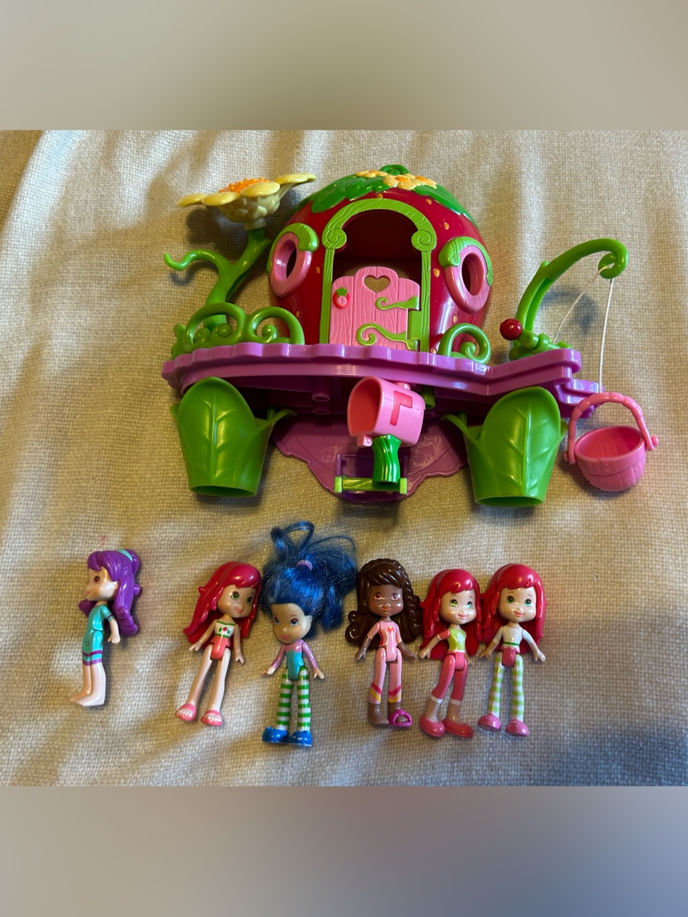 Strawberry Shortcake Berry Bitty clubhouse
